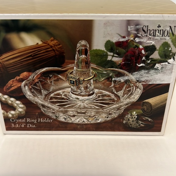 🎁SOLD🎁 BEAUTIFUL CRYSTAL RING HOLDER - Picture 2 of 7